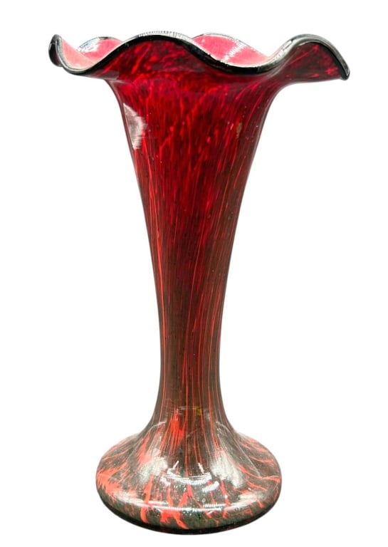VINTAGE RED ART GLASS RUFFLED VASE 8" (1 of 6)