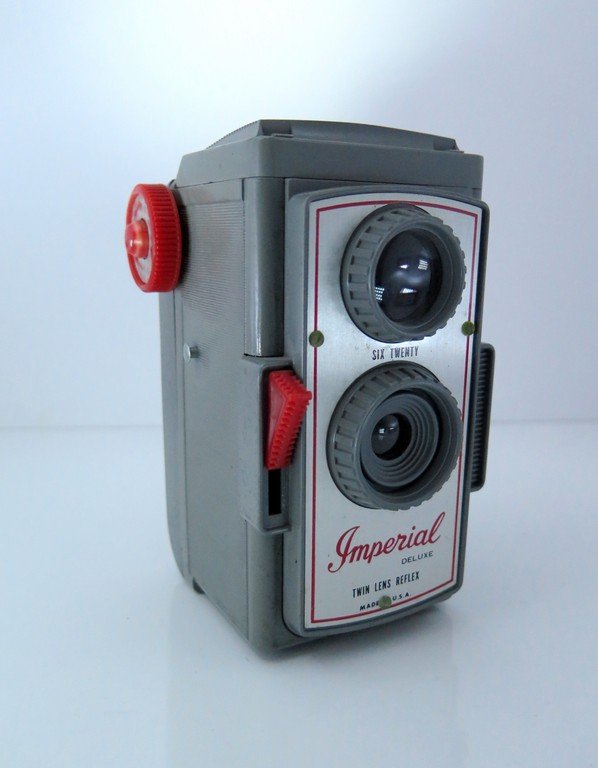 Imperial Deluxe Twin Lens Reflex Camera Made in the USA: Imperial Deluxe Twin Lens Reflex Camera Made in the USA Model SIX 20 - Minimal Wear