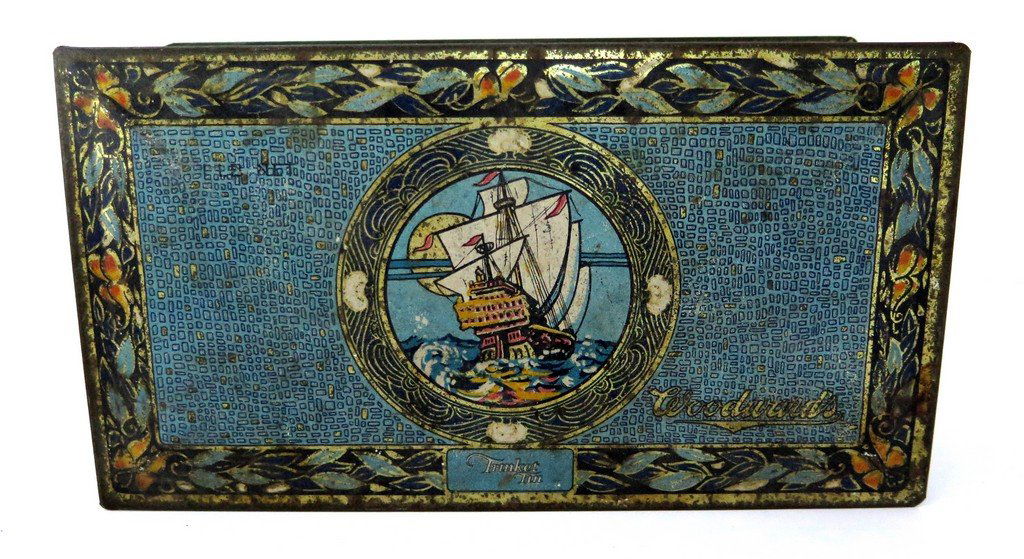 Woodward’s Trinket Tin Ship 1 lb Net. Inner Circle: Woodward’s Trinket Tin Ship 1 lb Net. Inner Circle Candies Vintage with some surface wear and dings some to the bottom corner and the bottom has minor denting not an issue great antique tin box