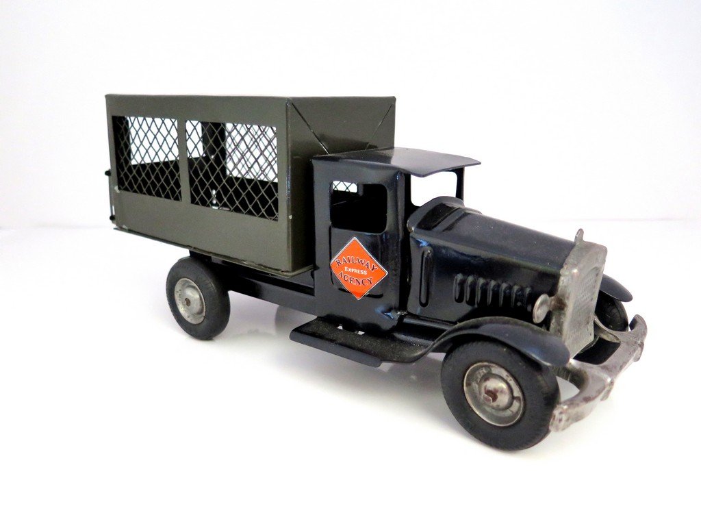 Metal Craft Corp. St Louis Mo. Black Railway Express: Metal Craft Corp. St Louis Mo. Black Railway Express agency Truck Wagon with gate Great condition minimal wear and surface scuffs Measures 12” long 3”1/2 wide 5” tall