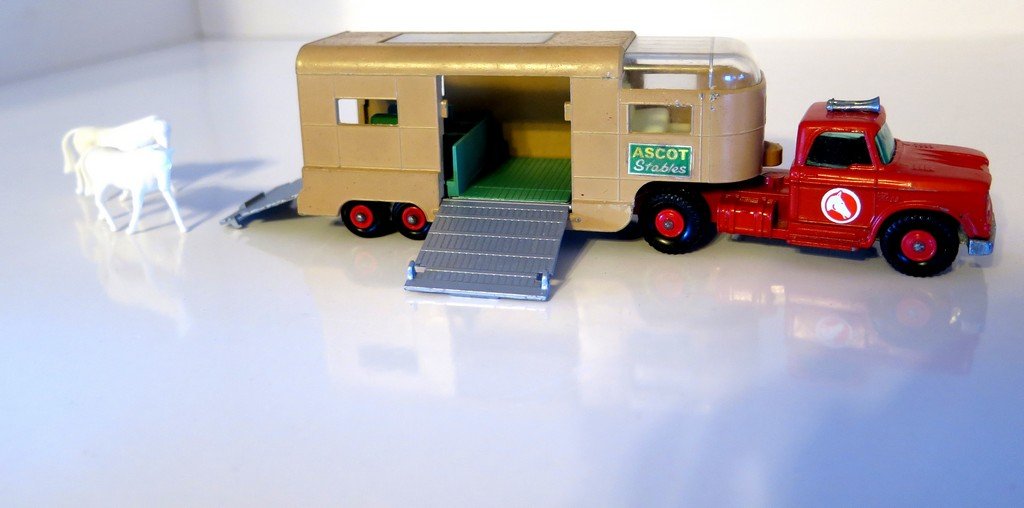 Vintage MATCHBOX King Size Articulated horse Van Made: Vintage MATCHBOX King Size Articulated horse Van Made ion England by Lesney Dodge Tractor No K-18 Ascot stables with animals in horse trailer Great condition minimal wear excellent toy