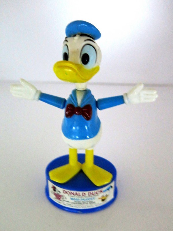 Donald Duck Maxi-Puppet – Push Button – Kohner Brand –: Donald Duck Maxi-Puppet – Push Button – Kohner Brand – Disney Productions – Some Surface Wear – Functional – Measures 6” Tall