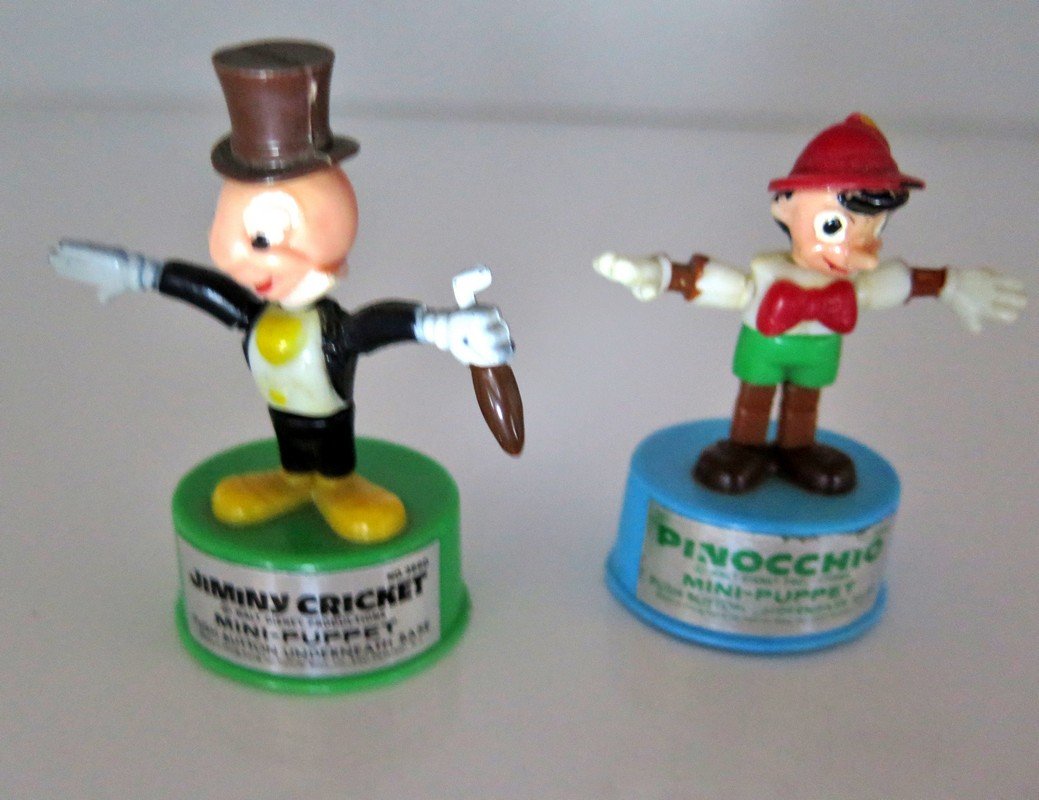 Pinocchio & Jiminy Cricket Mini-Puppets Push Button –: Pinocchio & Jiminy Cricket Mini-Puppets Push Button – No. 3990 – Walt Disney Productions by Kohner – Some Surface Wear – Measure 3” Tall