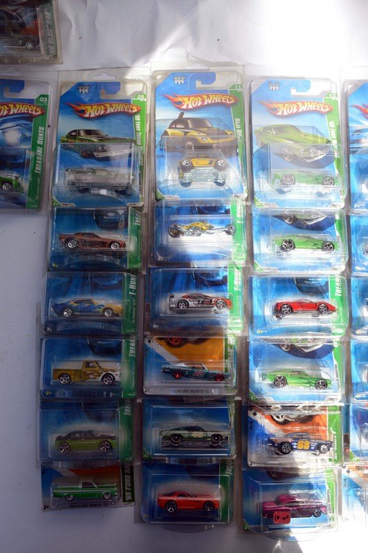 Large Lot of Hot wheels Treasure Hunt Cars (1 of 7)