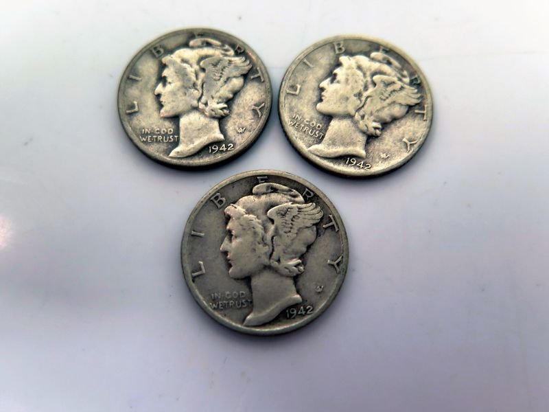 (3) 1942-D Silver Mercury Dimes (1 of 2)