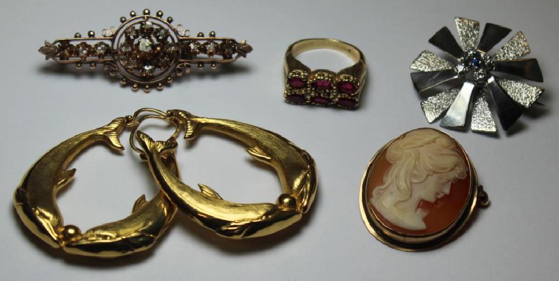 JEWELRY. Assorted Gold Jewelry Grouping. (1 of 5)