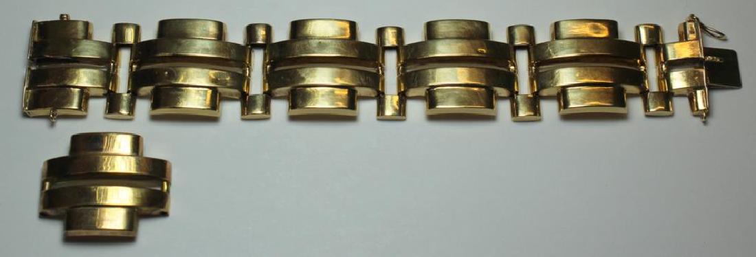 JEWELRY. Signed 9ct Gold Link Bracelet. (1 of 7)