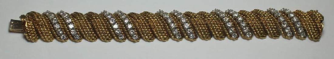 JEWELRY. Signed 18kt Gold and Diamond Bracelet. (1 of 9)