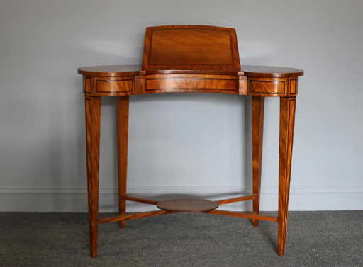 Antique Kidney Shaped Ladies Writing Desk. - Antique Kidney Shaped Ladies Writing Desk.