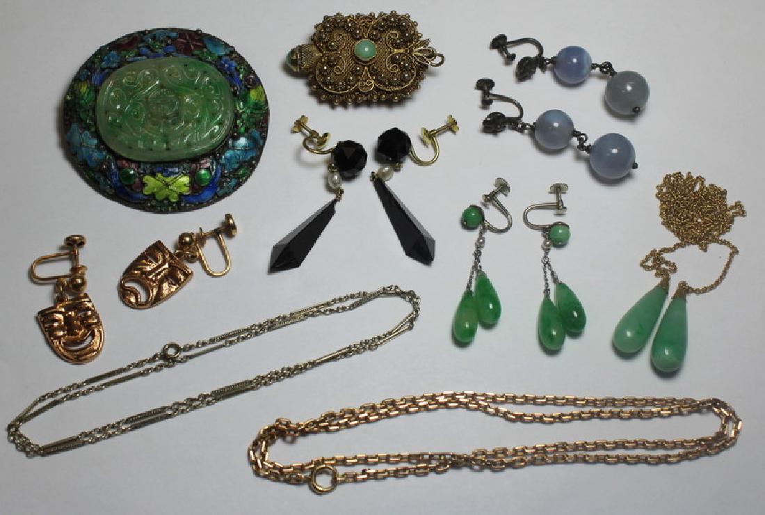 JEWELRY. Assorted Grouping of Jewelry Inc. Jade. (1 of 11)