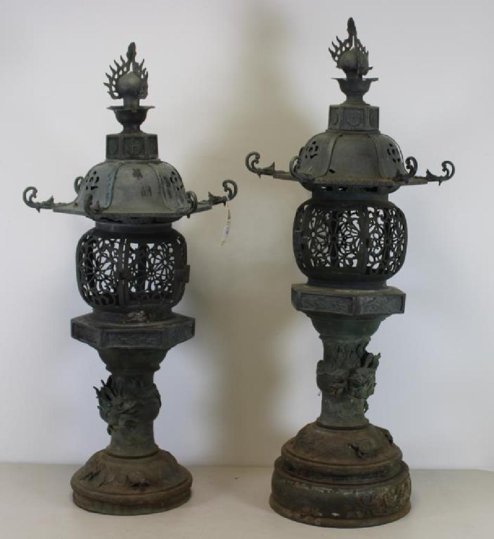 Pair of Meiji Japanese Garden Lanterns. (1 of 12)