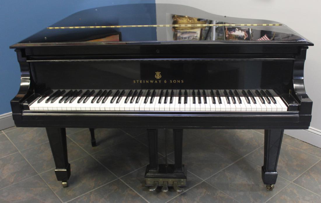 Steinway & Sons. Baby Grand Model O Serial #156864: Piano . A great sounding piano in an ebonized case with bench . From a Bronxville NY Pianist