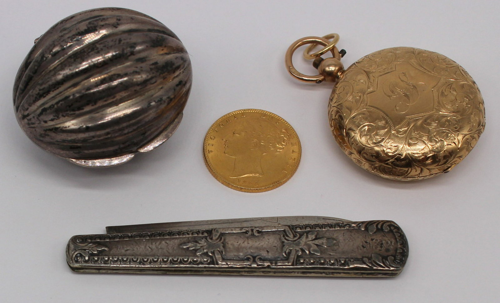 JEWELRY. English Gold and Silver Objets D'Art.: Includes an English silver walnut form vinaigrette, stamped to interior bezel of base - Birmingham, maker's mark of George Unite & Sons, 1886, Queen Victoria duty mark; a coin silver pocket knife,