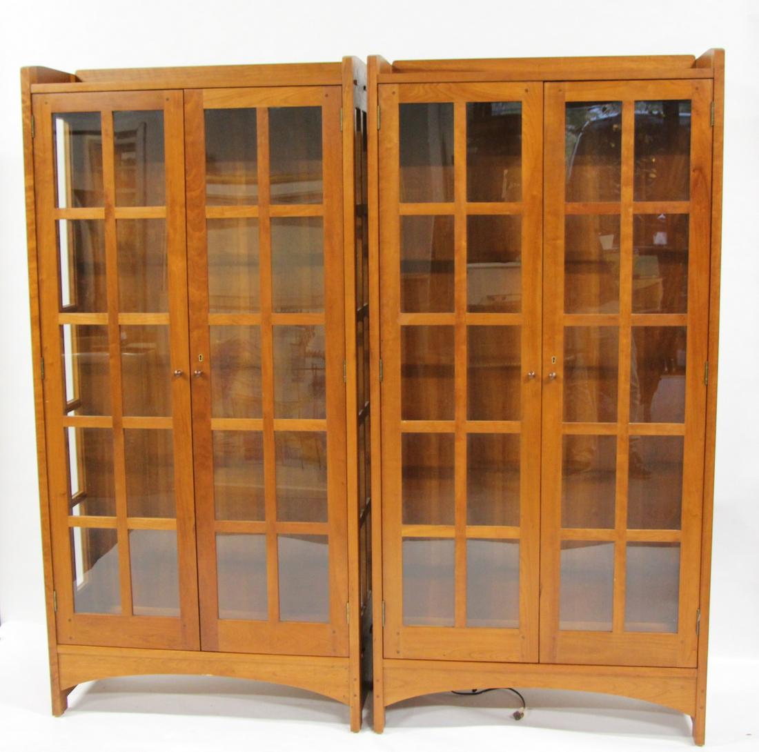 Stickley Audi Signed Pair Of Bookcases. (1 of 8)