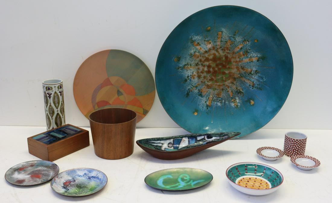 Midcentury Enamel And Porcelain Grouping . (1 of 18)