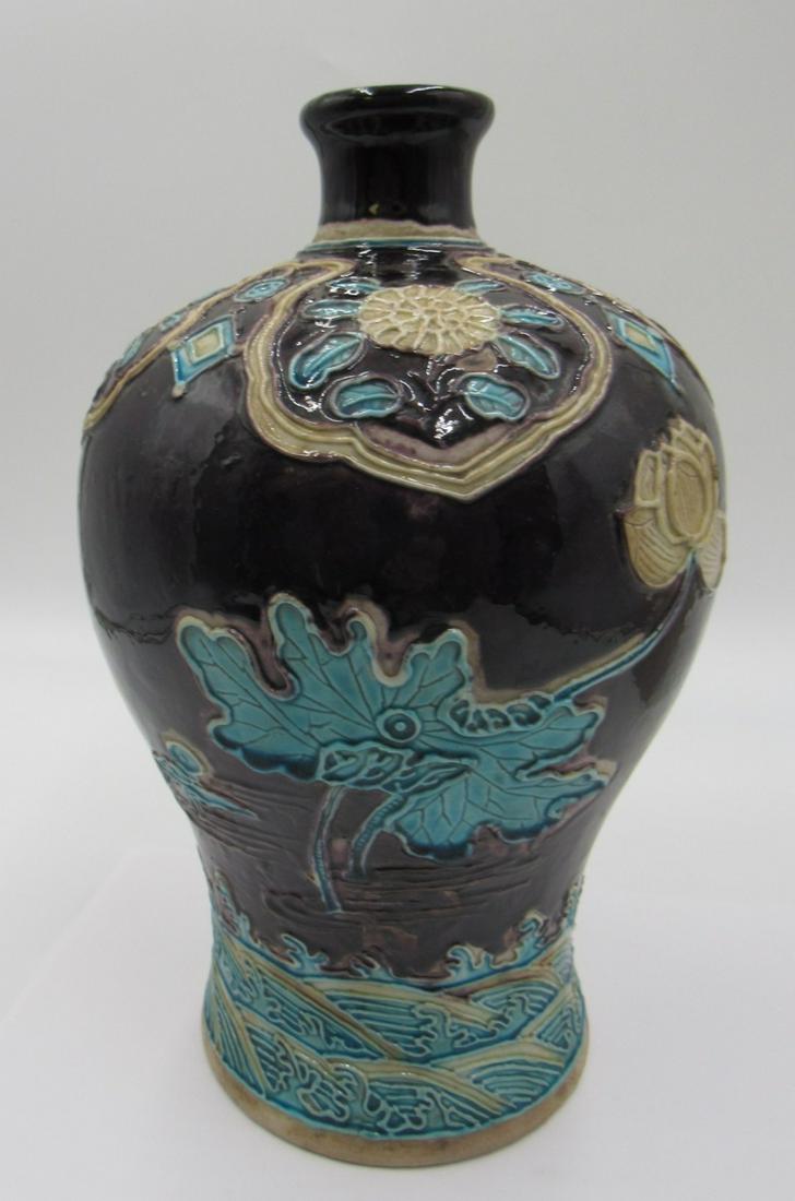 Antique Ming Chinese Fahua Lotus Vase. (1 of 11)