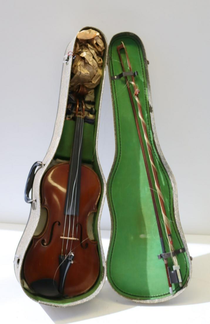 Vintage Violin In Hard Case With 2 Bows. (1 of 11)
