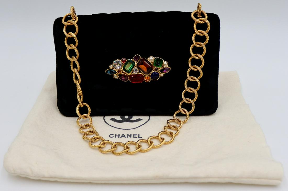 COUTURE. Vintage Chanel Hand Bag. (1 of 11)