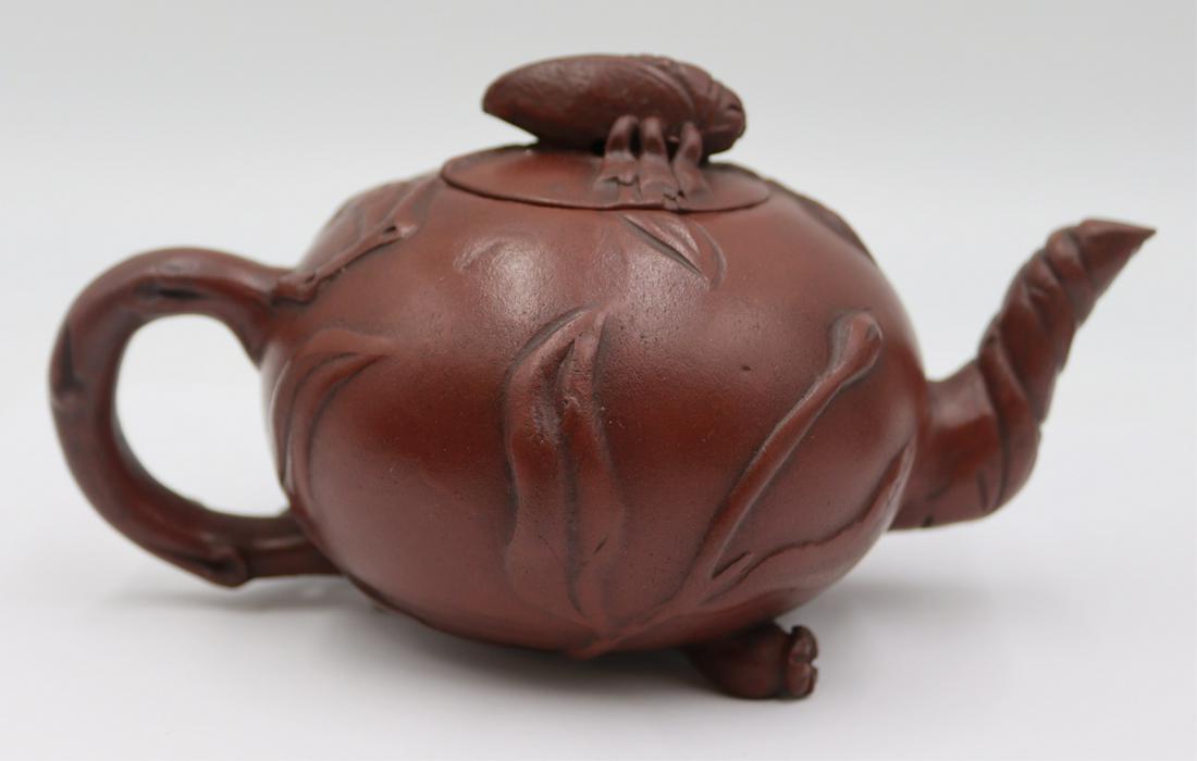 Signed Chinese Yixing Teapot. (1 of 10)