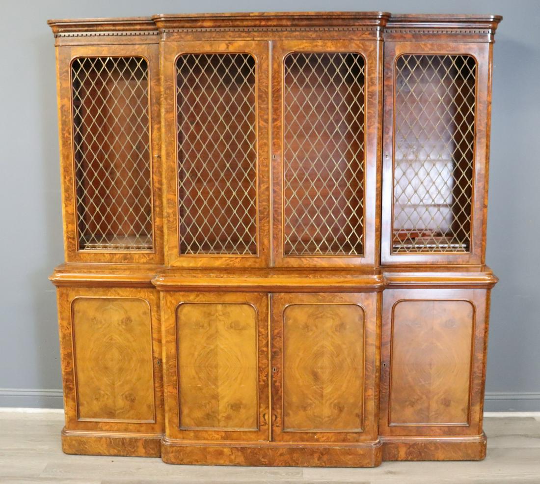 Fine Victorian Walnut Bookcase / Cabinet. (1 of 4)