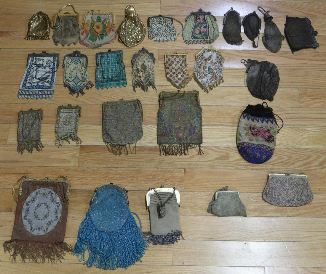 Assorted Grouping of (28) Vintage Purses. (1 of 20)
