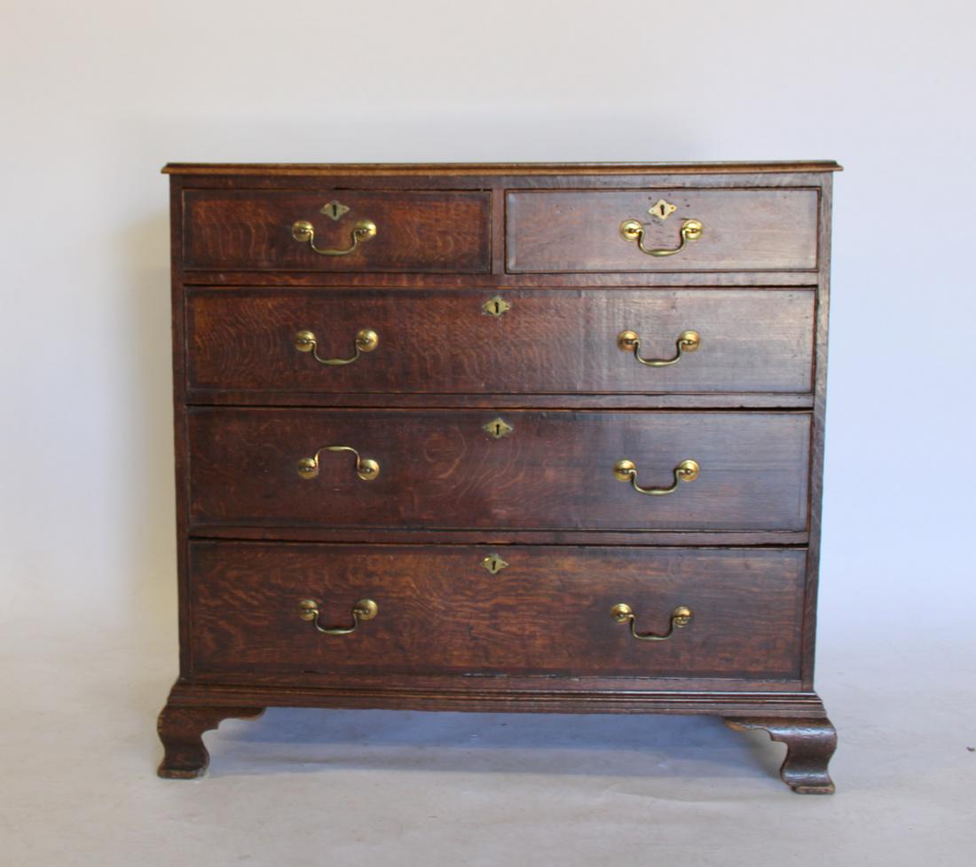 18 / 19th Century English Oak Chest Of Drawers. (1 of 6)