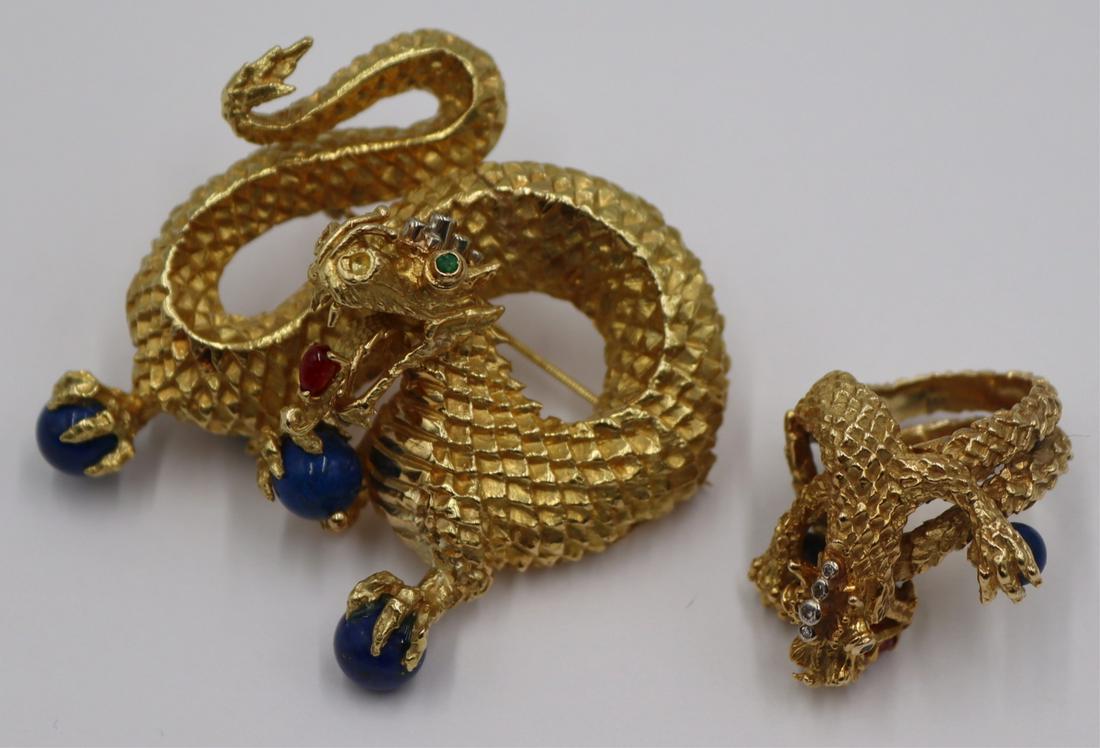 JEWELRY. 18kt Gold and Colored Gem Dragon Suite.: Includes an 18kt yellow gold dragon form brooch with colored gem eyes, a colored gem cabochon to mouth, and (4) Lapis Lazulis globes in each mouth. Accompanied by an 18kt yellow gold scrolling dragon 