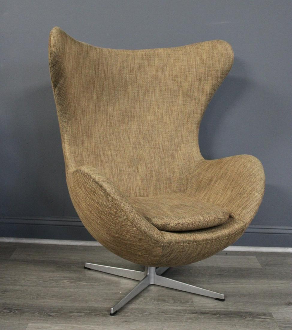 Arne Jacob Arnie Jacobsen Egg Chair. (1 of 6)