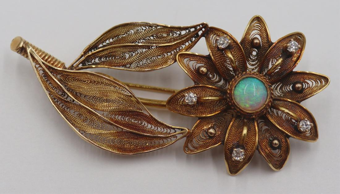 JEWELRY. 18kt Gold Filigree Floral Brooch. (1 of 8)