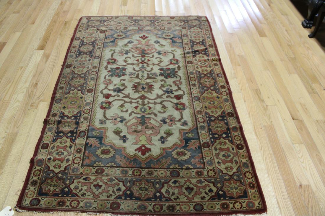 Antique and Finely Woven Serapi Style Carpet. (1 of 7)