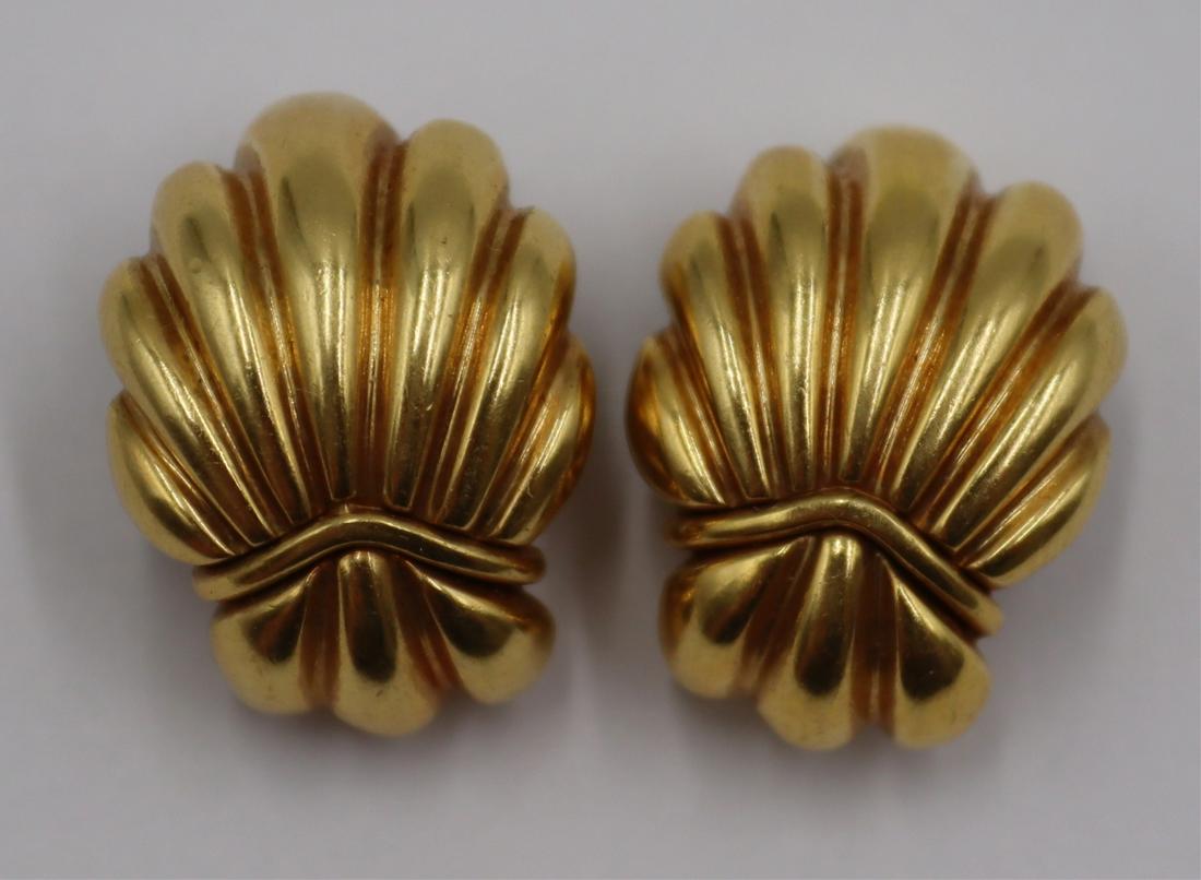JEWELRY. Pair of 18kt Gold Shell Form Ear Clips. (1 of 8)