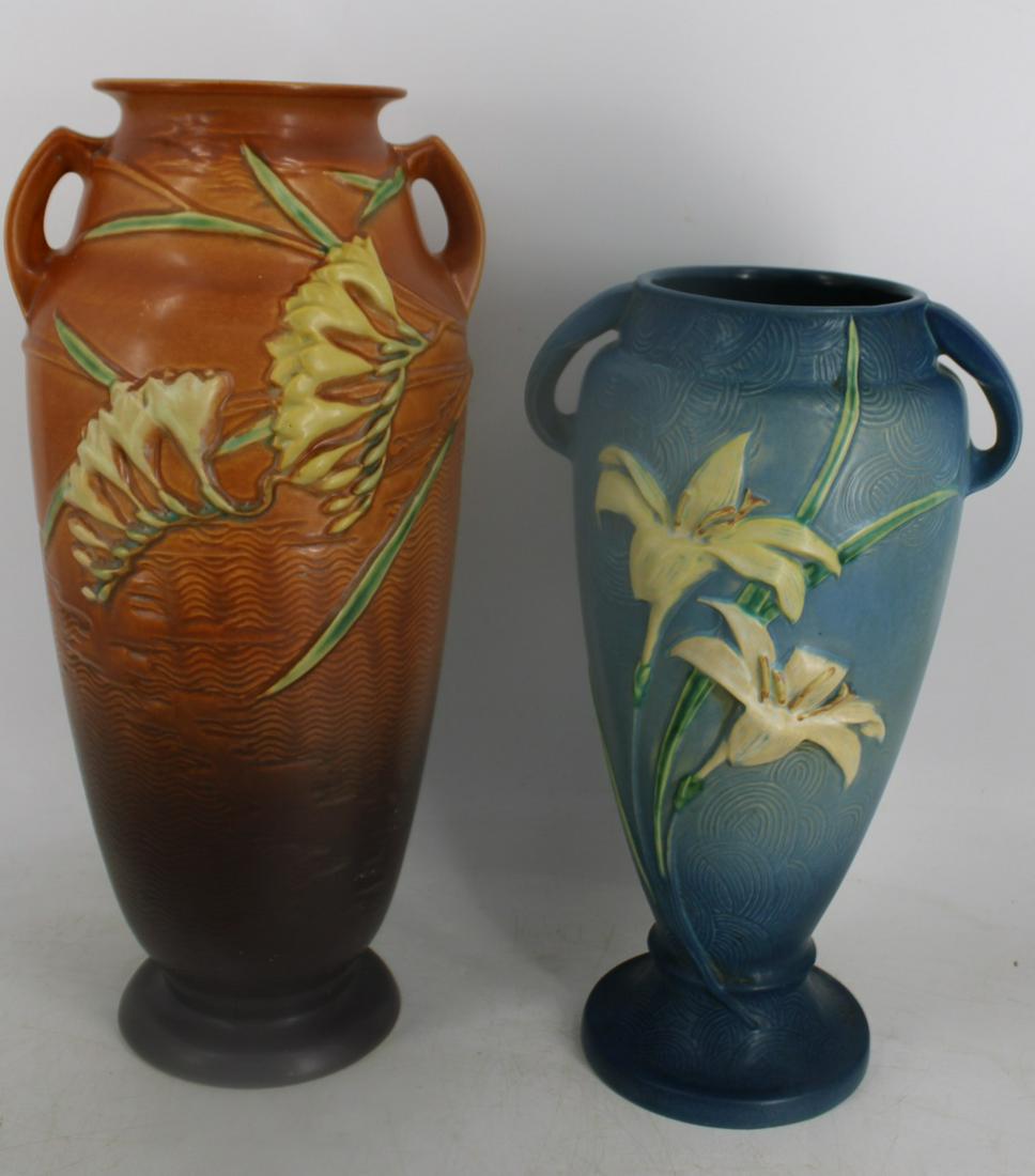 2 Large Roseville Pottery Vases. (1 of 7)