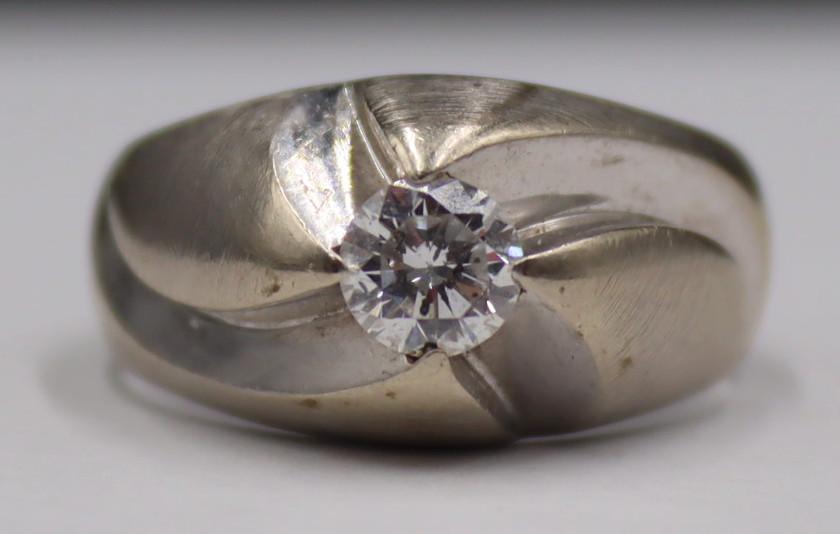 JEWELRY. 14kt Gold and Diamond Ring. (1 of 7)