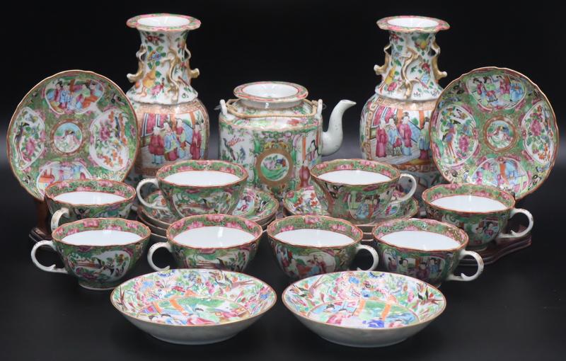 Grouping of Chinese Export Porcelains. (1 of 17)