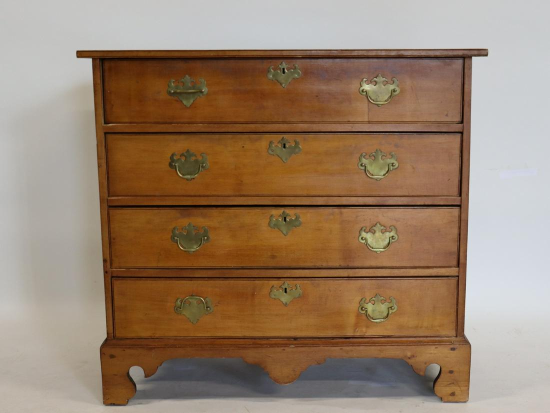 Antique American 4 Drawer Chest. (1 of 9)