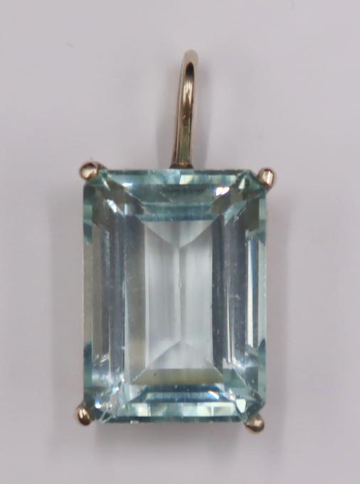 JEWELRY. 14kt White Gold Blue Gem Pendant. (1 of 5)