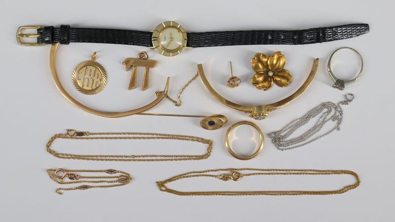 JEWELRY. Assorted Gold Jewelry Grouping. (1 of 20)