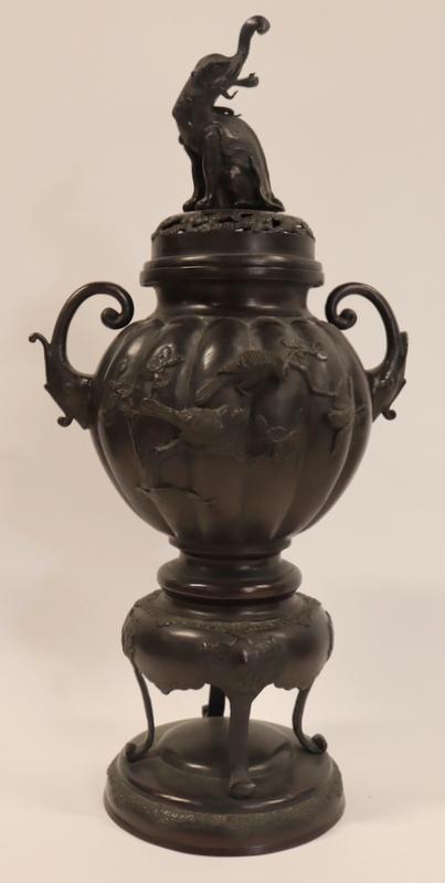 Large Japanese Meiji? Bronze Lidded Urn. (1 of 13)