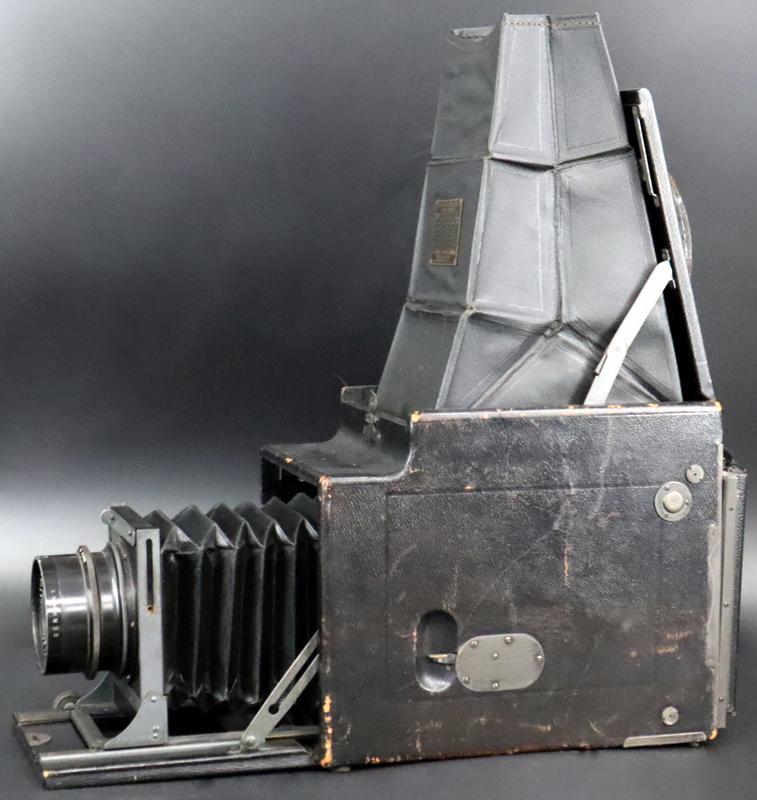 Vintage R. B. Auto Graflex Camera (1 of 12)