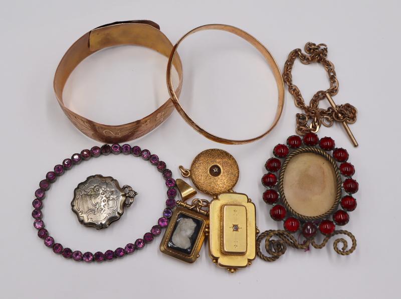 JEWELRY. Antique Gold and Costume Jewelry Grouping (1 of 19)