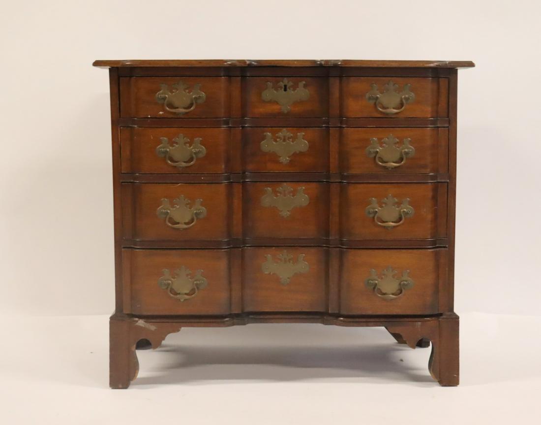 Antique Mahogany Chippendale Style Block Front (1 of 10)