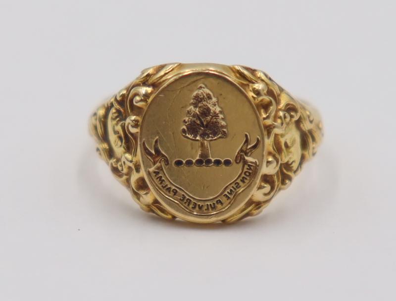 JEWELRY. 14kt Gold Signet Ring. (1 of 6)
