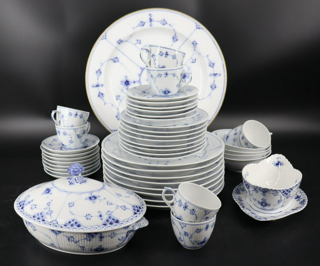Royal Copenhagen Blue Fluted Plain Dinner Service (1 of 4)