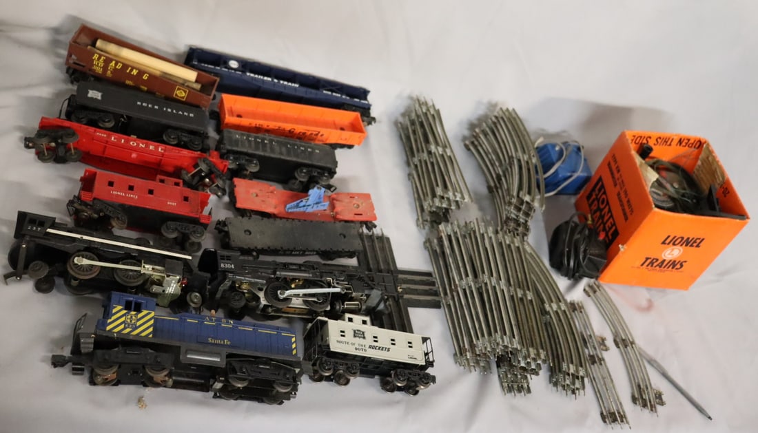 Vintage Lot Of Lionel Trains & Accessories. Auction