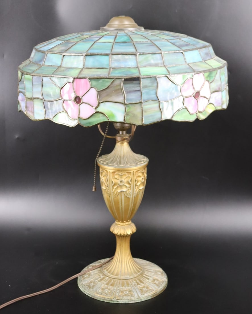 Antique Tiffany Style Slag Glass Table Lamp . (1 of 9)