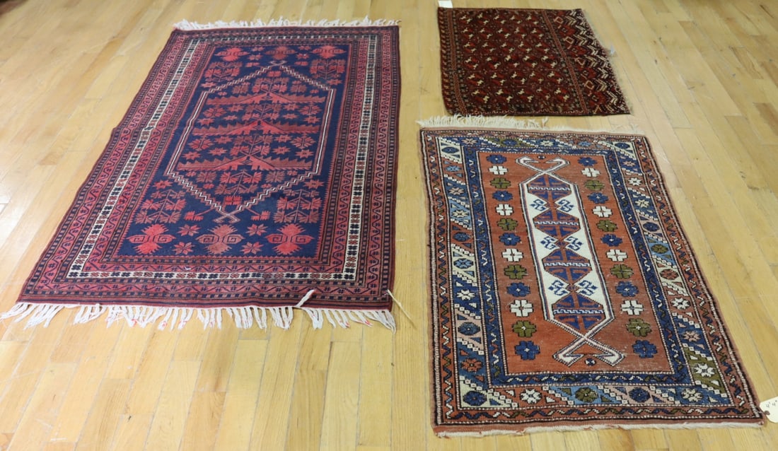 3 Vintage And Finely hand Knotted Carpets. (1 of 10)