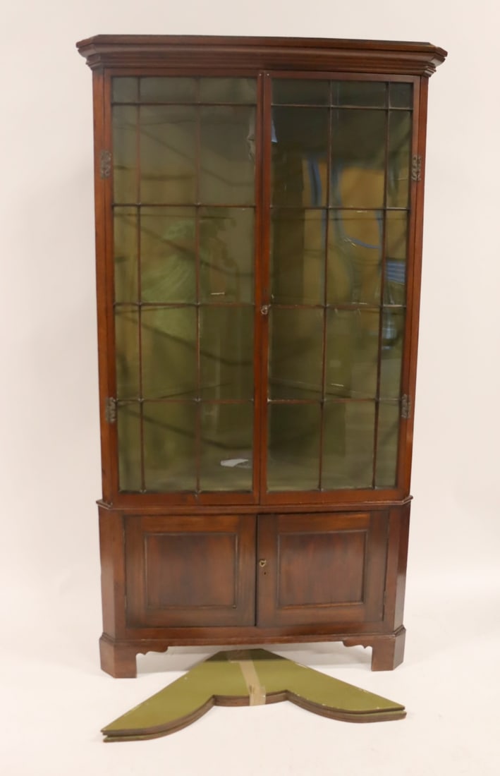Antique Mahogany Corner Cabinet. (1 of 11)