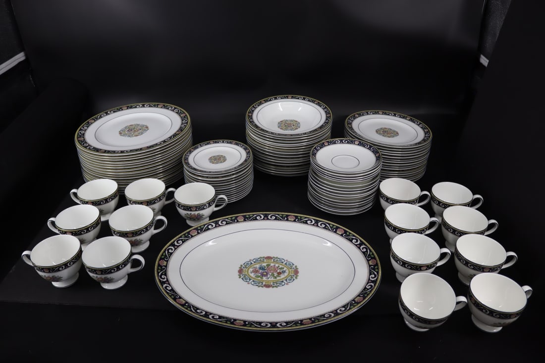 Wedgwood Runnymeade W4472 Dinner Service: Service to include 16 dinner plates 10.75", 16 salad plates 8",15 cups 2.75", 16 saucers 5.75",15 bread plates 6", 16 soup bowls 8" and a 1 platter (16"). From a Sca