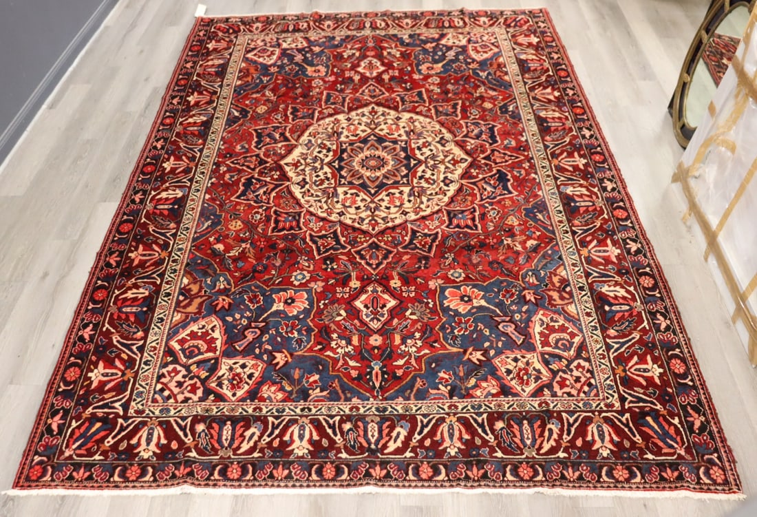 Vintage And Finely Hand Knotted Baktiari Carpet. (1 of 9)
