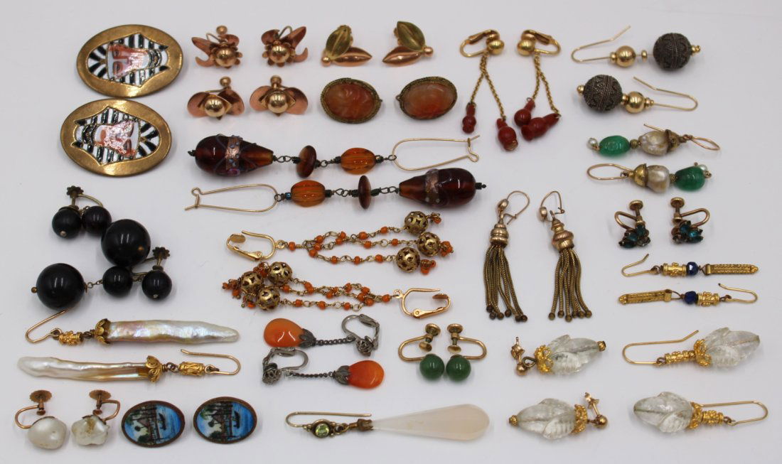 JEWELRY. Assorted Gold and Costume Earrings. (1 of 8)